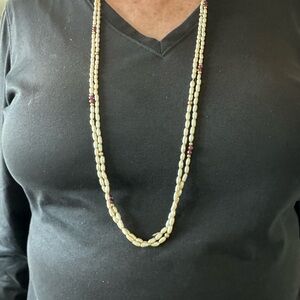 Elegant Pearl and Bead Necklace